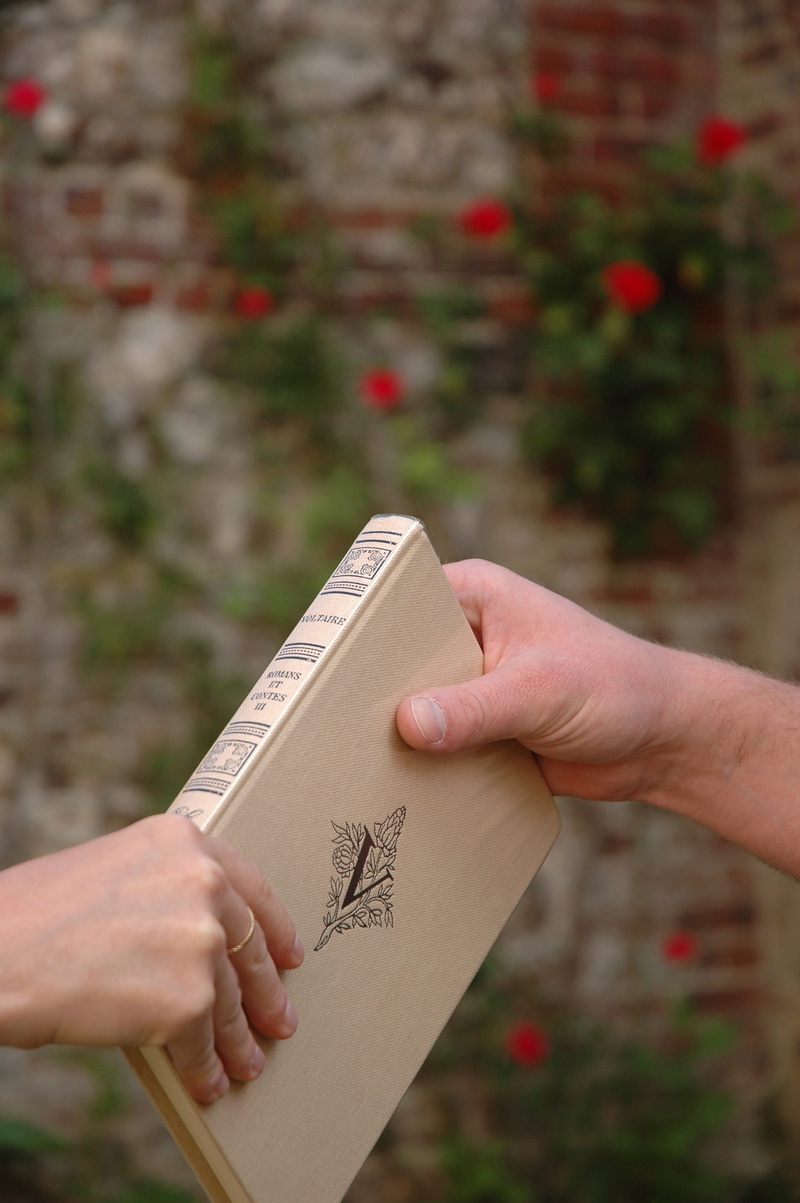 give, 2K, focus on foreground, one person, outdoors, shipping, lifestyles, plant, reading, human limb, body part, read, popular library, human finger