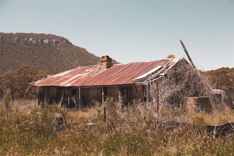 roof, residential district, outdoors, no people, hut, housing, built structure, australia, old, environment, cabin, iron, abandoned, sky, house, tent, countryside