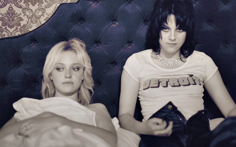 1080P, two people, teenager, portrait, couple - relationship, women, males, Dakota Fanning, sadness, The Runaways, Kristen Stewart, girls, relationship difficulties