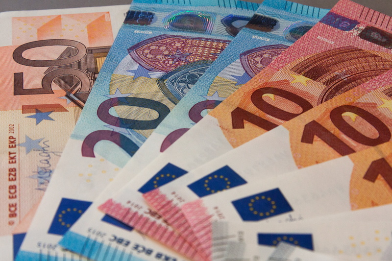 support, pension, backgrounds, currency, choice, economy, close-up, money, number, co-payment, no people, success, paper, finance, banking, shopping, indoors