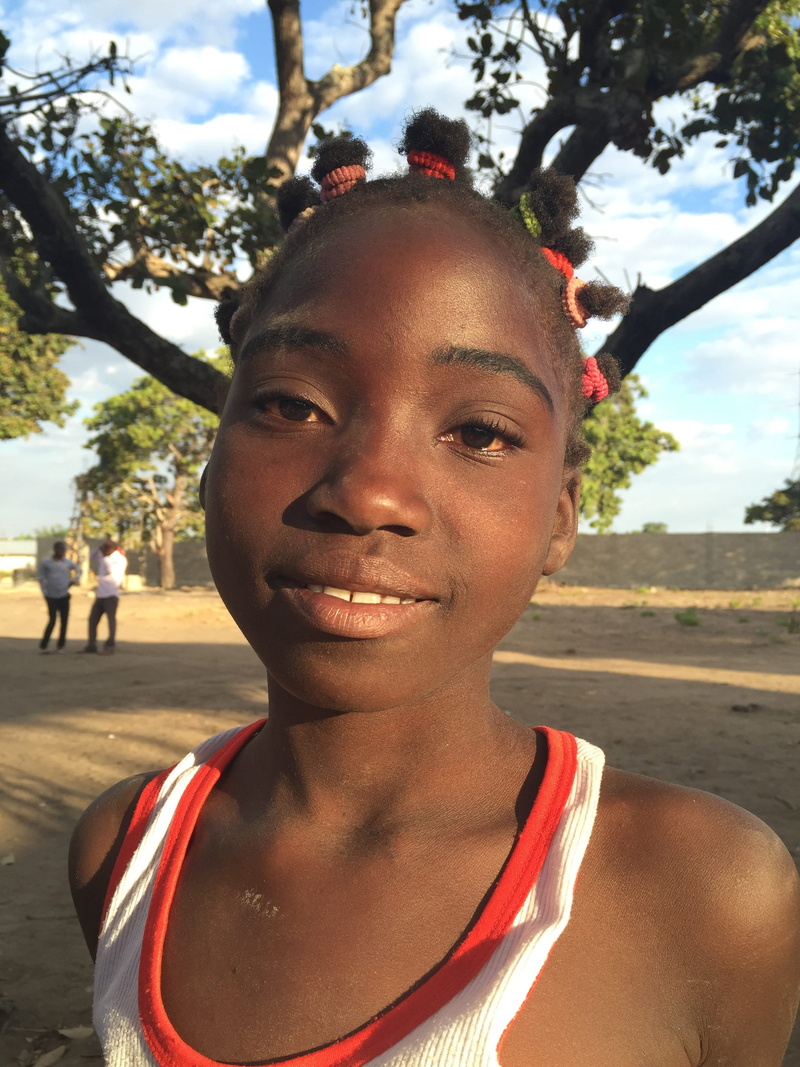 misery, person, one person, incidental people, smiling, focus on foreground, front, outdoors, young women, girl, female, close-up, portrait, poverty, culture