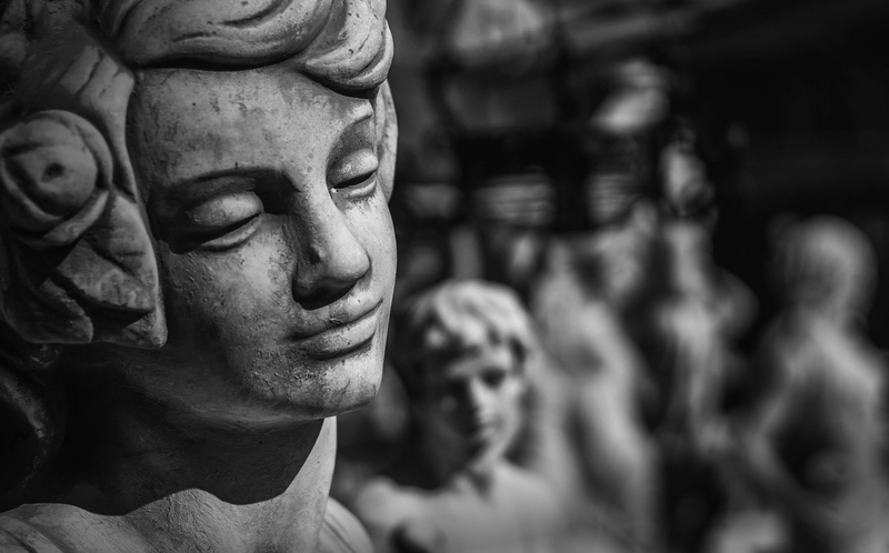 rest, mourning, 2K, focus on foreground, angel figure, loneliness, hope, close-up, figure, creativity, carving - craft product, grave, the past, art and craft