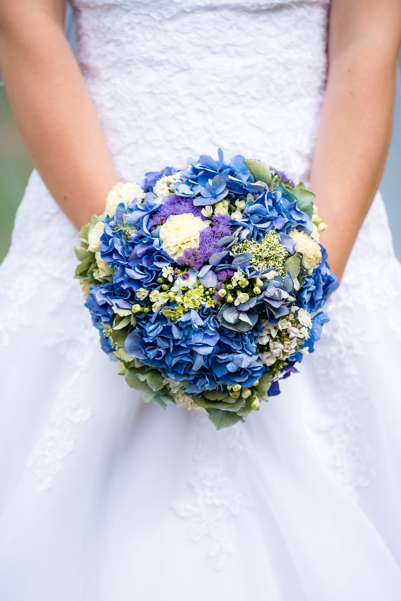 5K, flower head, elegance, wedding, plant, Bride, romantic, Bouquet, flower, romance, married, one person, newlywed, bridal bouquet, human hand, celebration