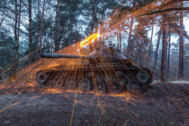 trunk, winter, day, 1080P, flame, plant, fire, flying sparks, no people, Panzer, heat - Temperature, exercise terrain, tree, woodland, red, smoke - physical structure