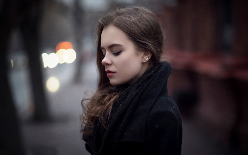 hairstyle, portrait, beauty, profile, women, brown hair, one person, contemplation, looking, long hair, woman, young women, top, warm clothing, city, clothing