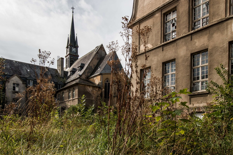 outdoo, weathered, architecture, broken, house, old building, grass, plant, dilapidated, decay, no people, building, buildings, 4K, run-down, historically