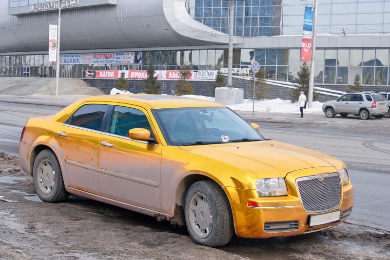no people, day, road, yellow, outdoors, travel, yellow taxi, motor vehicle, street, architecture, city, built structure, mode of transportation, automobile