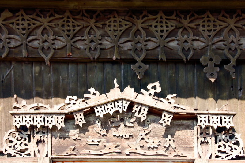 ornate, graffiti, 720P, metal, wall - building feature, detail, architecture, craft, communication, outdoors, day, brown, built structure, wood - material