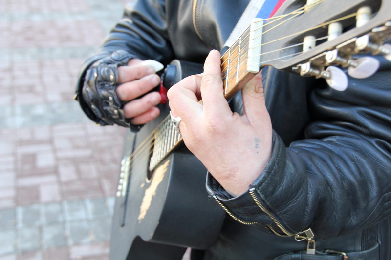 artist, holding, guitarist, ufa, musician, one person, instrument, performer, string instrument, man, men, plucking an instrument, entertainment, skill