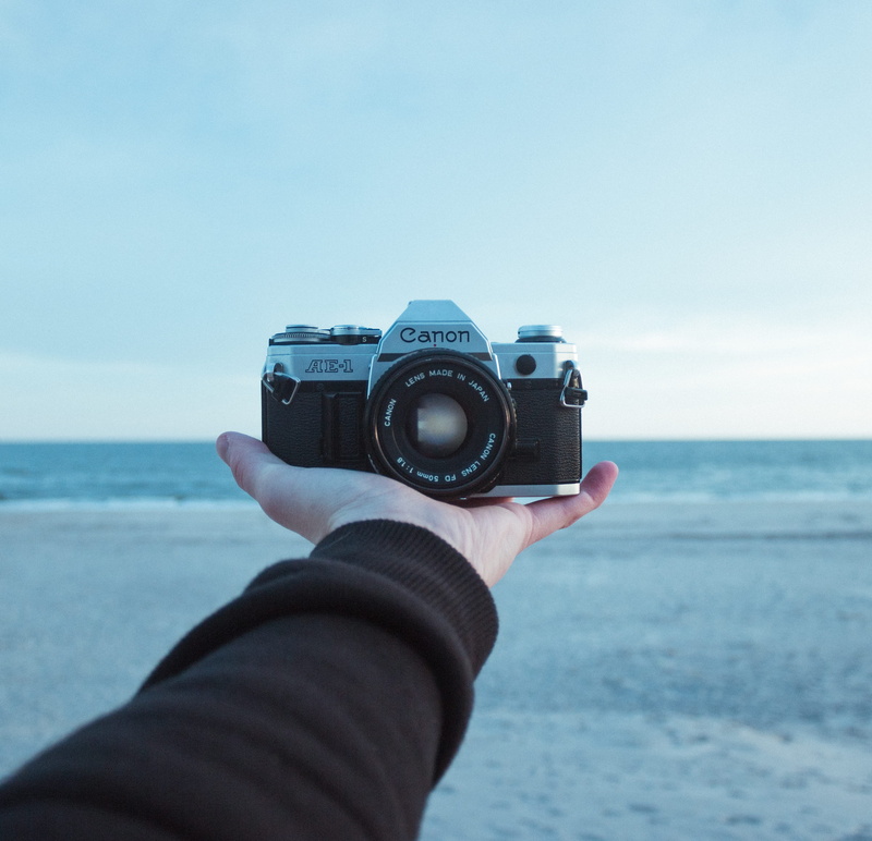 ae, hobbies, water, canon, activity, person, beach, photographing, equipment, in with the Old, sky, 2K, technology, horizon over water, sea, one person