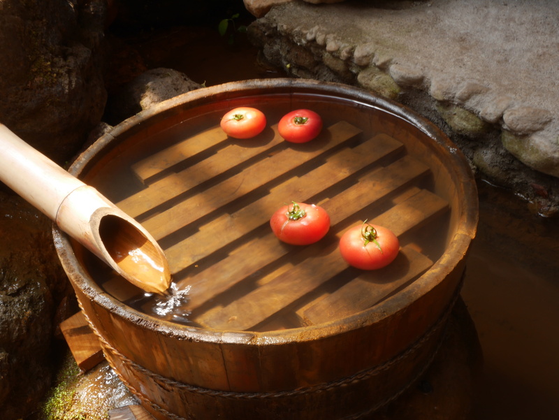 day, ryo, summer, indoors, tub, freshness, food, wood - material, 4K, water, tomato, healthy eating, vegetable, high angle view, container, basket, no people