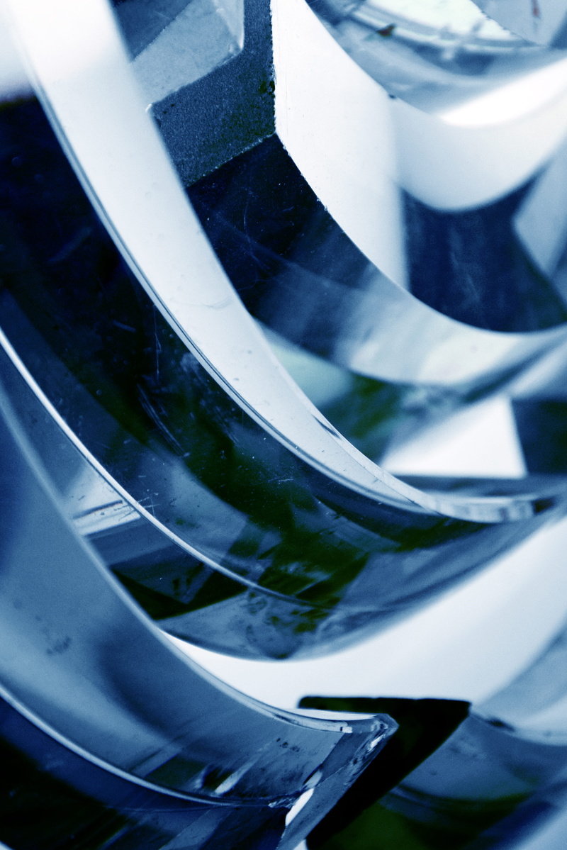 edge, silver, blue, wheel, reflection, abstract, white, selective focus, chrome, mode of transportation, technology, glass, close-up, day, pattern, still life