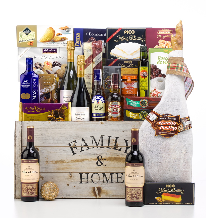 still life, 5K, variation, Trunk, container, label, large group of objects, trunk of christmas, food and drink, hamper, drink, indoors, Christmas Hamper