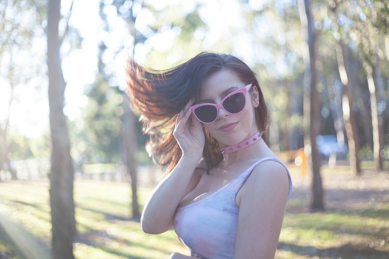 720P, women with glasses, model, women outdoors, nature, brunette, Katyuska Moonfox