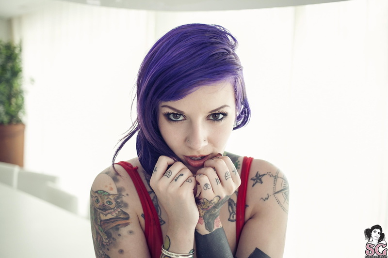 looking at camera, leisure activity, young women, beauty, tattoo, beautiful woman, one person, dyed hair, front view, lifestyles, morena, women, real people