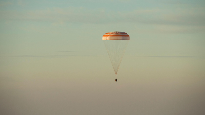 4K, roscosmos, aerial photography, capsule, parachuting, kazakhstan, birds eye view, soyuz, nasa, expedition 48, parachute, landing, expedition 47