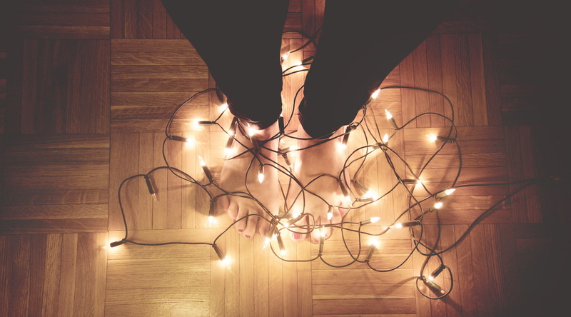Santa, Feet, navidad, Merry, arts culture and entertainment, Camera, Legs, illuminated, low section, nightlife, body part, real people, human leg, human foot