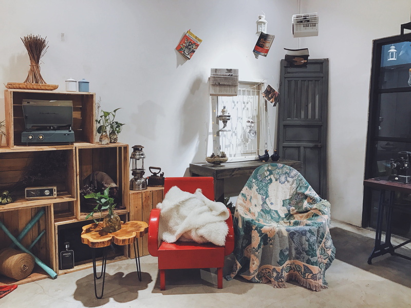 nature, fav, oldschool, table, domestic room, electric lamp, no people, chair, home interior, architecture, decor, ho chi minh city, living room, absence