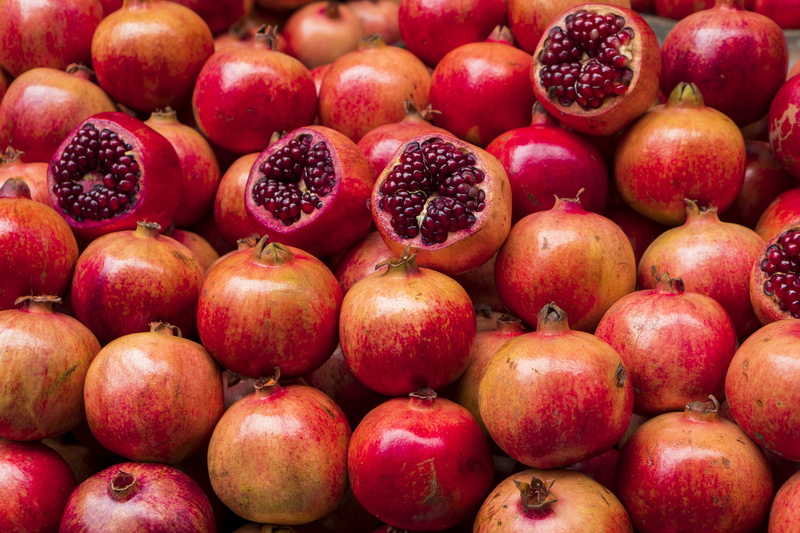 pomegranate, 5K, freshness, large group of objects, fruits, trapani, tropical, open, sliced, food, ripe, close-up, retail, red, healthy eating, healthy lifestyle