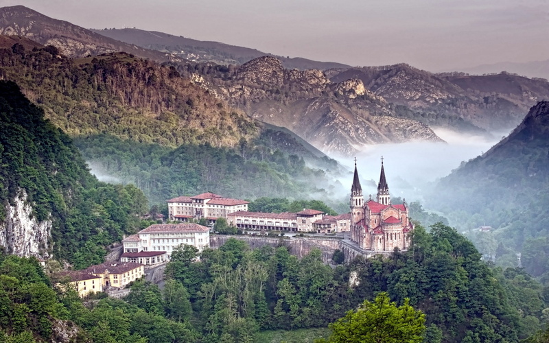 2K, town, aerial view, Spain, Covadonga