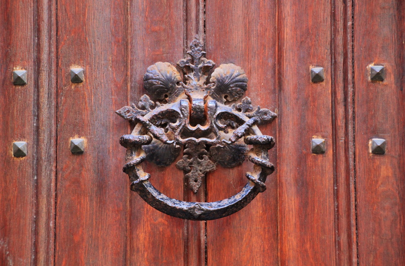 old, door lock, nails, rivet, grain, fitting, deco, lever, front door, 4K, bronze, door hardware, protection, entrance, wood grain, closed, lion - feline