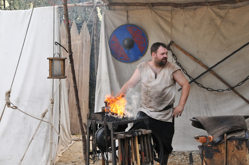 only men, medieval market, nature, fire, fire - natural phenomenon, Market, lifestyles, 4K, one man only, young men, young adult, day, Medieval, full length