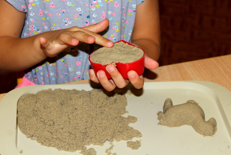 child, 4K, holding, fun, children, molds, preparation, childhood, offspring, indoors, midsection, vacations, preparing food, human hand, real people, baked