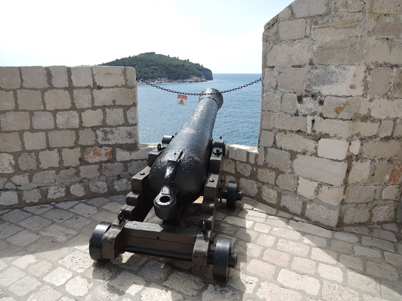 old, architecture, war, wall, water, fort, fighting, outdoors, gun, conflict, day, military, wall - building feature, stone, brick, defense, no people