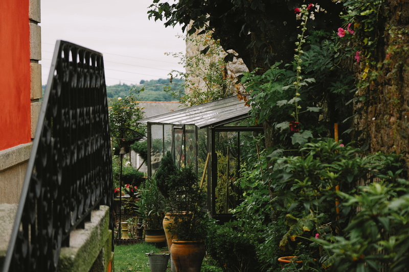 granit, outdoors, rock, building exterior, green color, building, forged, metal, railing, veranda, exotic, house, wood, exterior, orange, plant part, wall