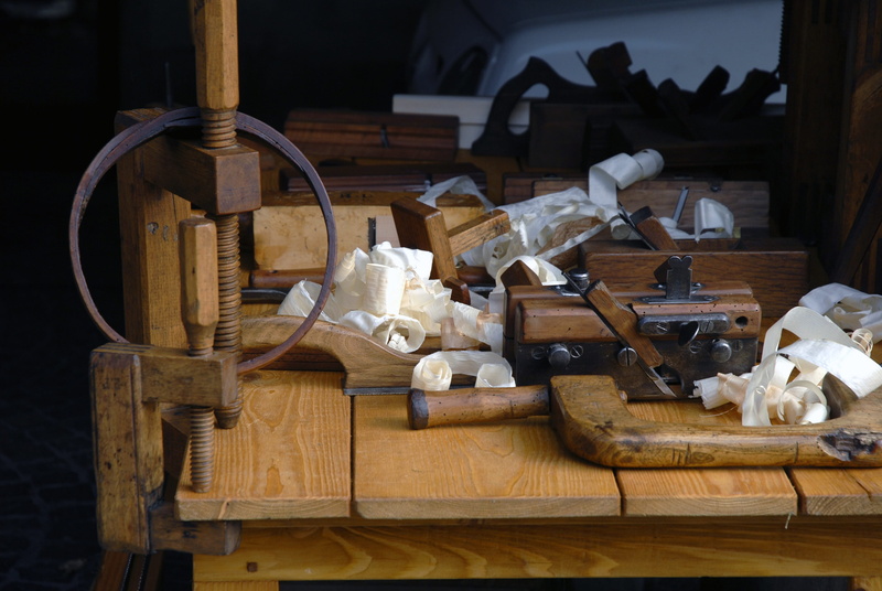 day, carpenter, focus on foreground, brown, cabinetmaker, high angle view, no people, wood, wicker, indoors, close-up, shavings, wood - material, 2K, plane flat-band