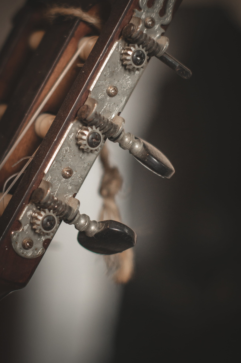 leisure activities, music, weapon, protection, electric guitar, brake, 2K, wood, focus on foreground, hardwood, single object, arts culture and entertainment
