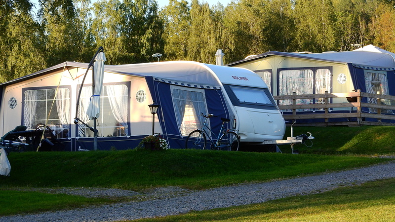 camping, outdoors, 4K, no people, transportation, day, land vehicle, holidays, caravan, tent, nautical vessel, stationary, near, mode of transportation