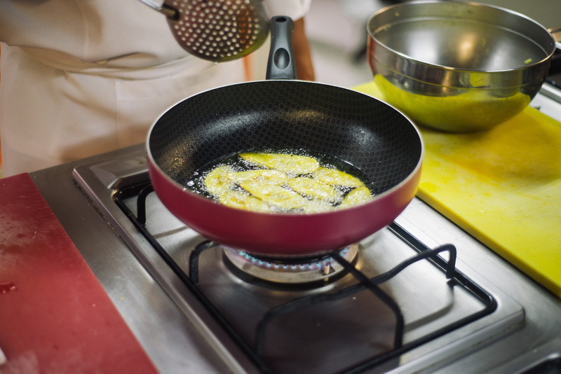 domestic room, fried, food, flame, gas stove burner, preparation, freshness, kitchen, saucepan, frying pan, cooking, 1080P, burning, preparing food, kitchen utensil