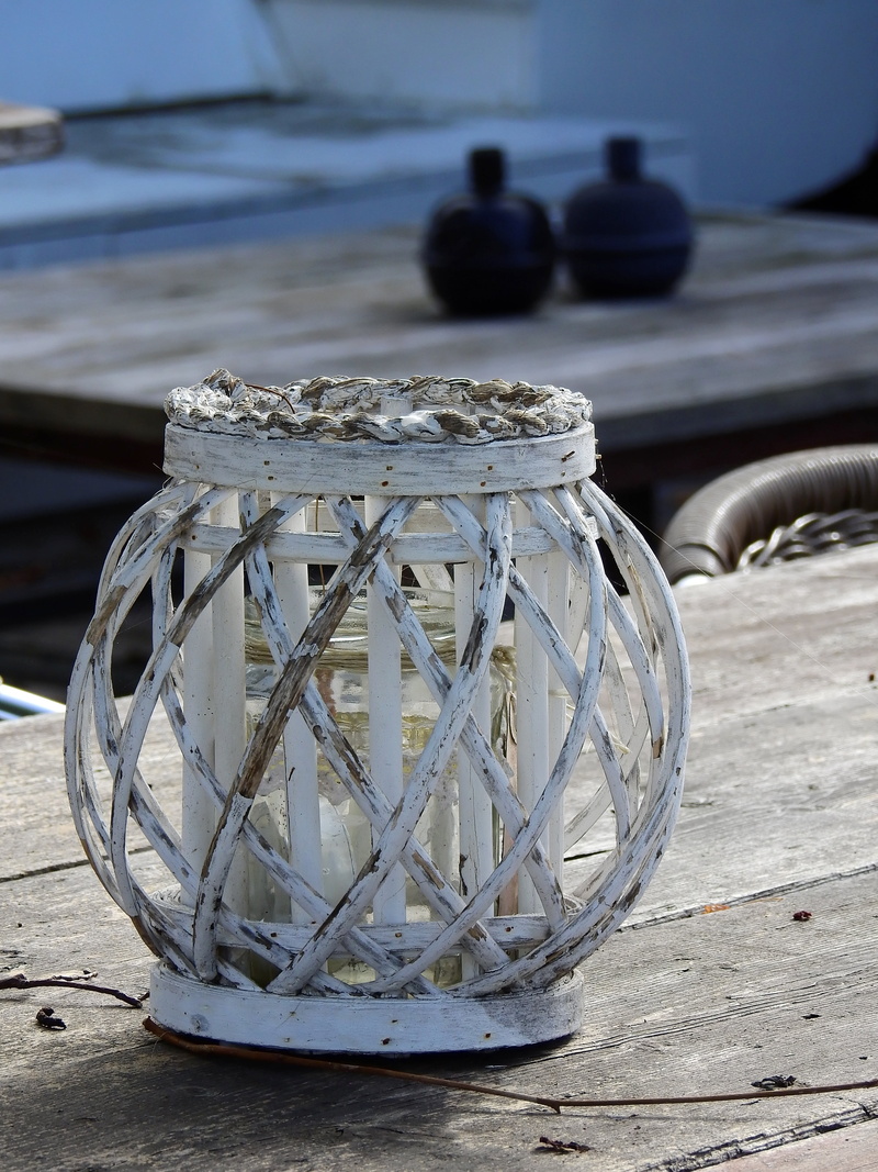 close-up, wood - material, focus on foreground, still life, table, water, gartendeko, sea, day, outdoors, deco, oil lamp, beach, decoration, lantern, 4K