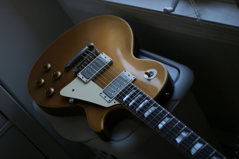string instrument, communication, no people, electric guitar, equipment, 1080P, lies, string, brown, close-up, day, arts culture and entertainment, electro