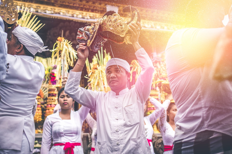 waist up, ritual, brown, crowd, day, bright, group of people, flowers, women, belief, festival, tradition, people, culture, parade, adult, girls, religious