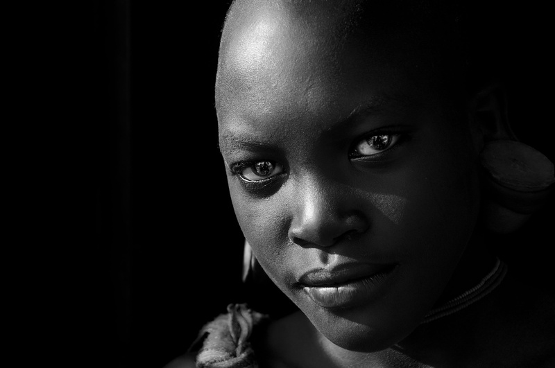 body part, lifestyles, ethiopia, beautiful woman, person, dark, portrait, studio shot, blackandwhite, bald, one person, suri, eyes, indoors, adult, human body part