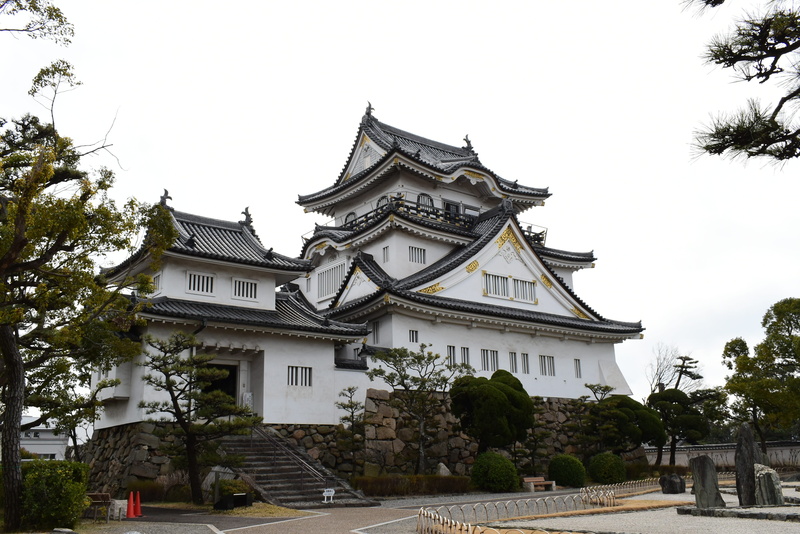 belief, place of worship, outdoors, roof, japan, city, sky, kishiwada castle, building exterior, religion, spirituality, building, day, plant, japanese castle