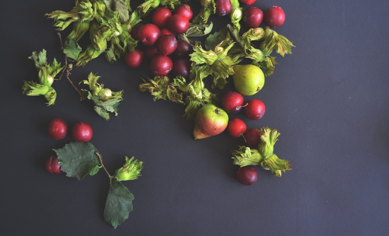 nature, plum, green Color, food, close-up, Apples, table, vegetarian Food, plums, plant part, herb, directly above, tomato, apple, indoors, vegetable, high angle view