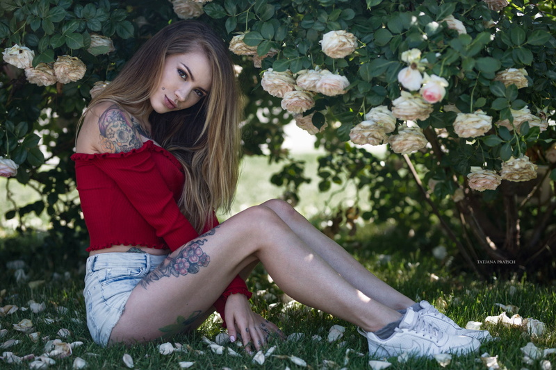 hair, young adult, tattoo, portrait, bare shoulders, blonde, beautiful woman, outdoors, socks, 1080P, grass, plant, sneakers, real people, flowers, piercing