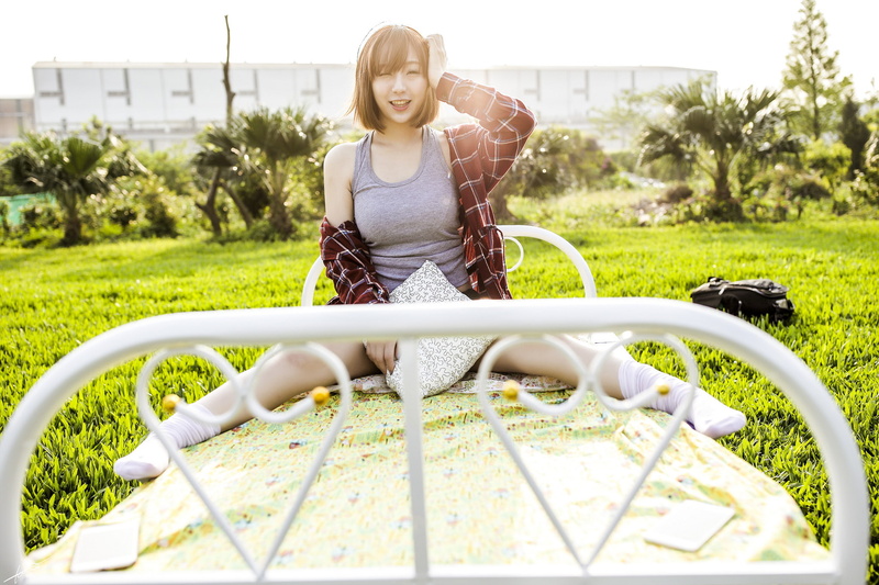 1080P, open shirt, tank top, Asian, model, short hair, sitting, smiling, women outdoors, women, socks, looking at viewer, hands on head, in bed, brunette