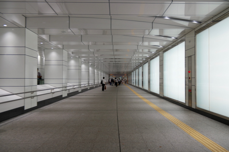 real people, built structure, japan, shinjuku-ku, hallway, group of people, architecture, arcade, 5K, tokyo, modern, indoors, walkway, subway, footpath