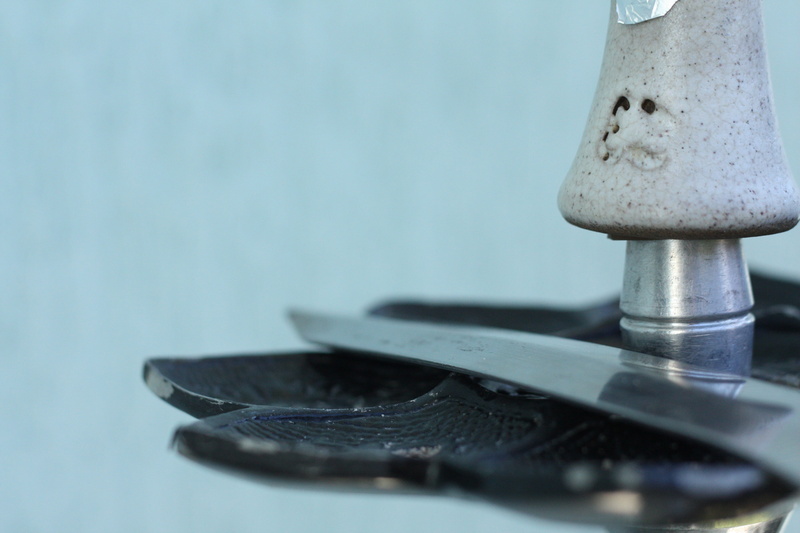 smoke, rosh, copy space, equipment, steel, indoors, selective focus, no people, studio shot, close-up, arguile, hookah, ink, art and craft, still life