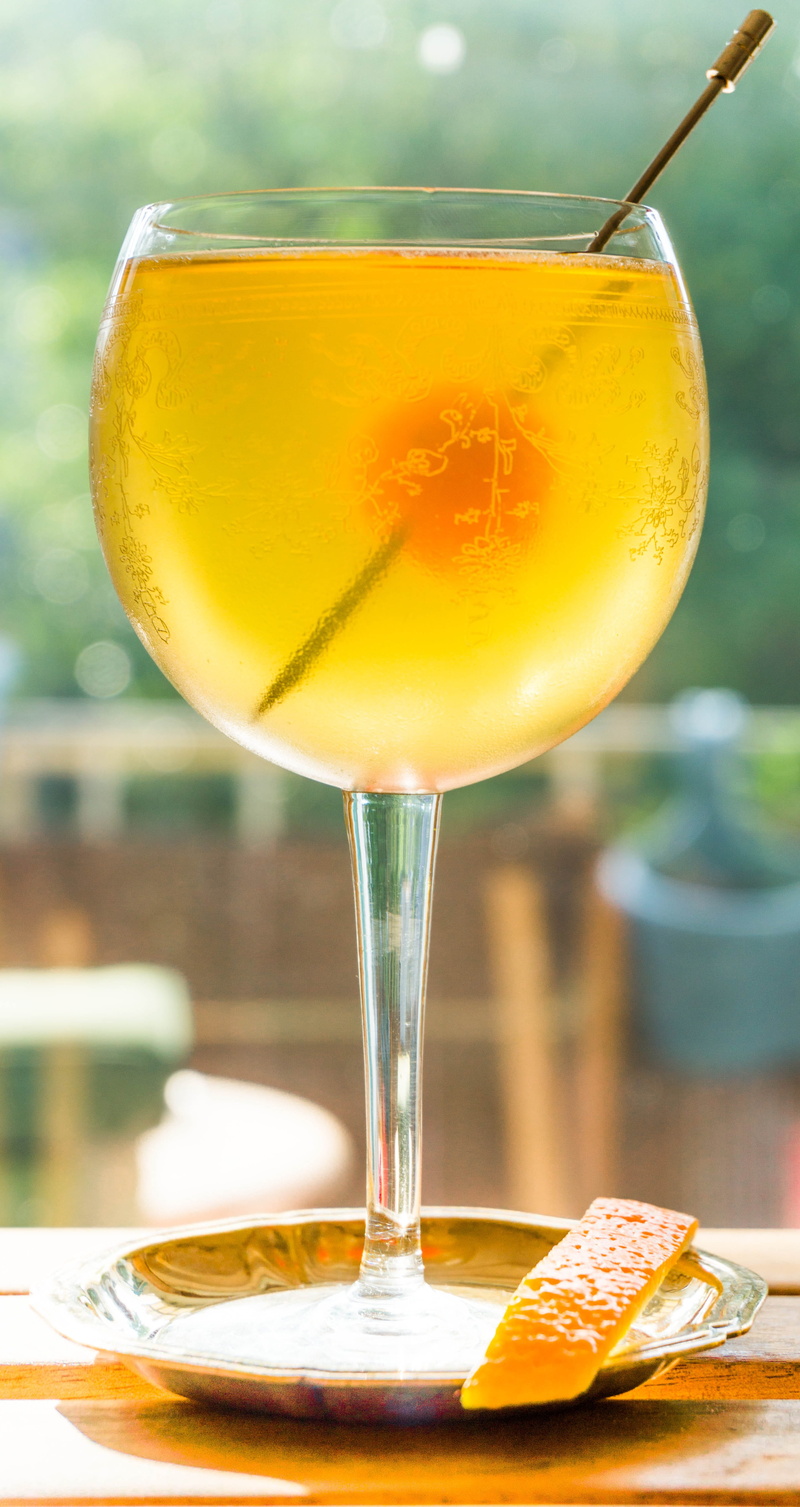 orange, glass, drinking glass, focus on foreground, beverage, citrus fruit, no people, champagne, yellow, refreshment, slice, liquid, food, fruit, food and drink