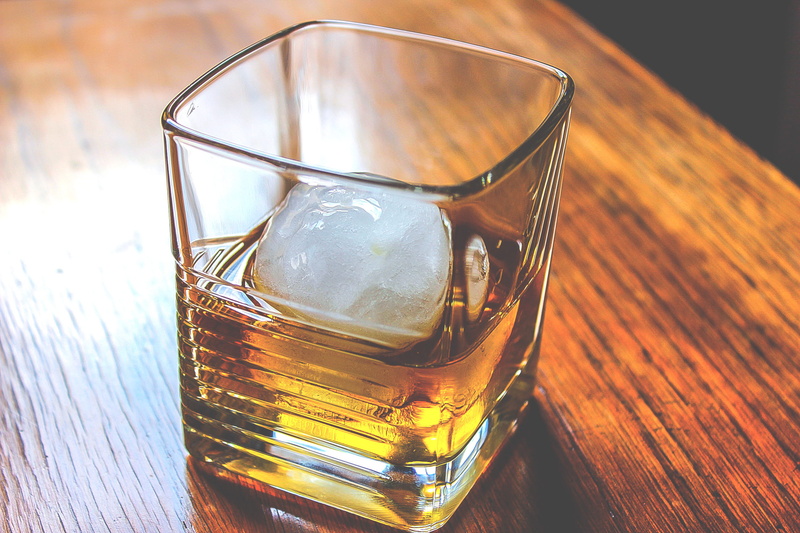 cold temperature, frozen, ice cube, peat, drink, table, transparent, no people, wood - material, freshness, food and drink, food, close-up, still life