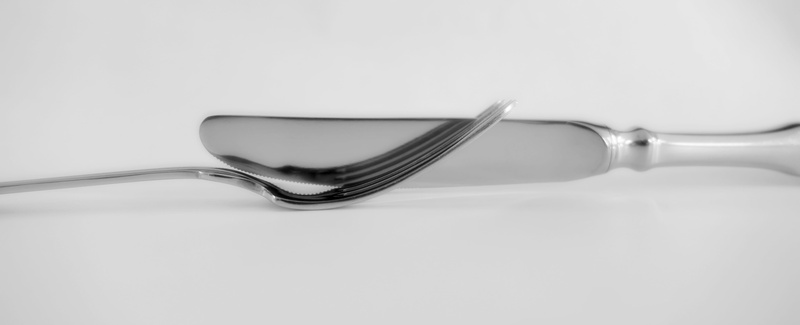 silver colored, 5K, no people, simplicity, tine, black and white, single object, milk, studio shot, fork, metal, kitchen utensil, indoors, water, close-up