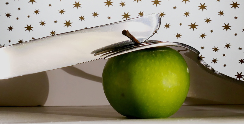 shadow, healthy lifestyle, table, still life, wall - building feature, healthy eating, wellbeing, tine, food and drink, household equipment, apple - fruit