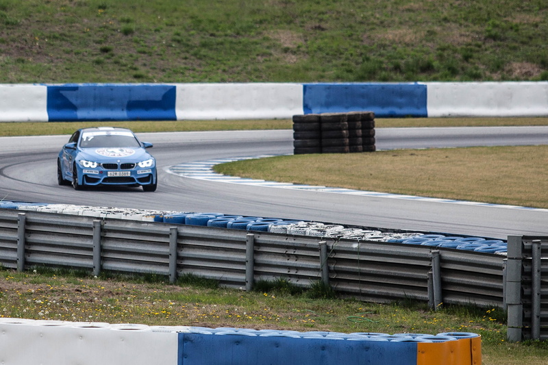 mode of transportation, track and field, motor vehicle, 5K, motorsport, competitive sport, road, speedway, sport, stadium, outdoors, racing, sports race