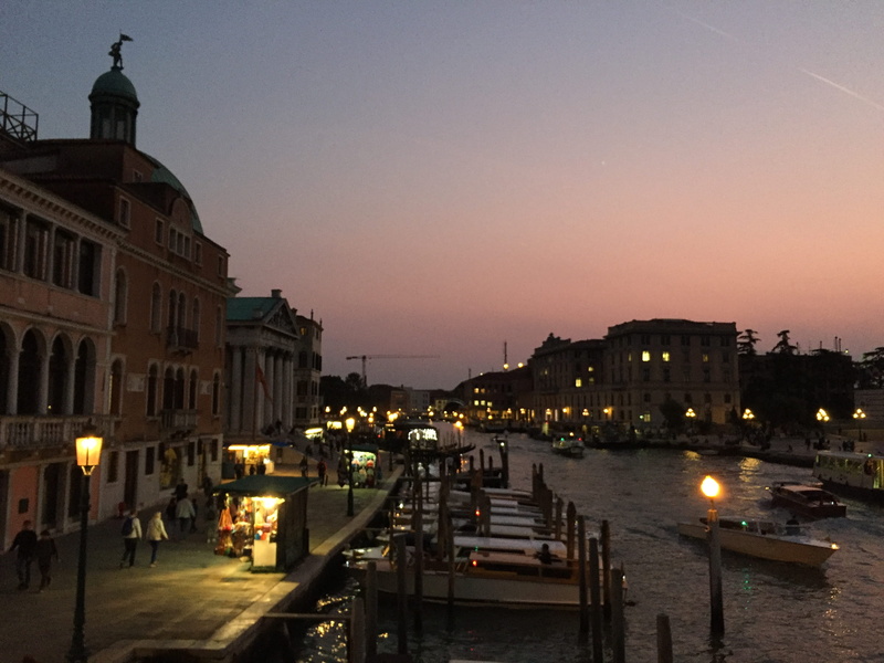 built structure, building, sky, italy, outdoors, venice, transportation, sunset, cores, veneza, travel destinations, dusk, incidental people, night, canal