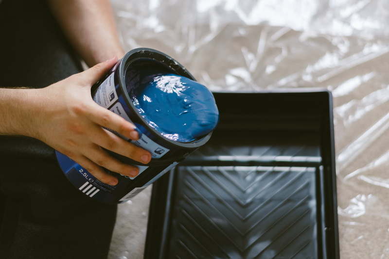 lifestyles, hand, man, focus on foreground, light, occupation, human hand, body part, person, paint, real people, adult, blue paint, finger, bed, indoors